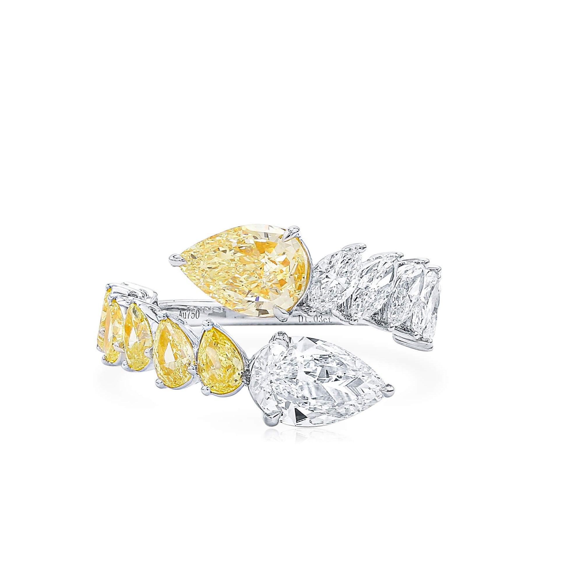 טבעת יהלום רב-צבעונית, 4.59 קראט. TW, צורה מעורבת, מוסמכת GIA