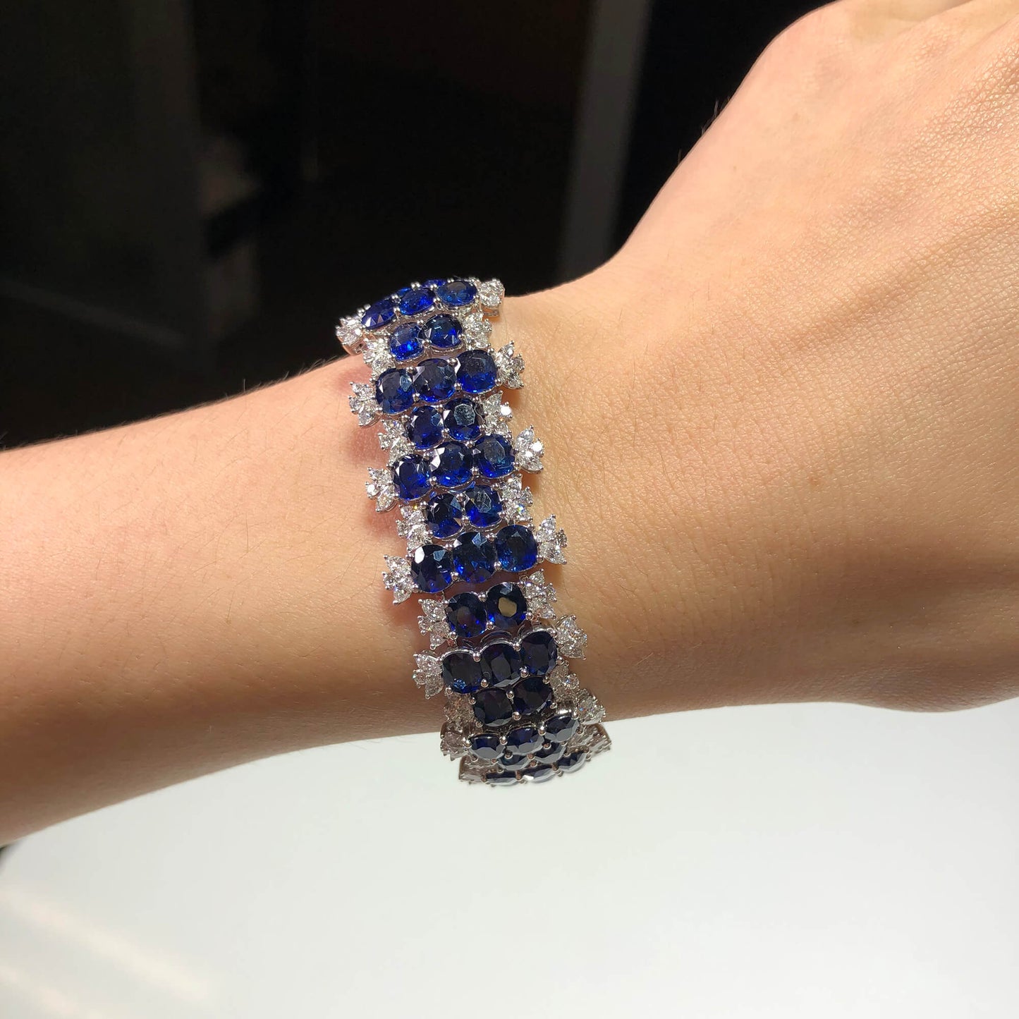 NATURAL VIVID BLUE BURMESE SAPPHIRE BRACELET|34.93 CT. (40.77 CT. TW), G1912280113, UNHEATED