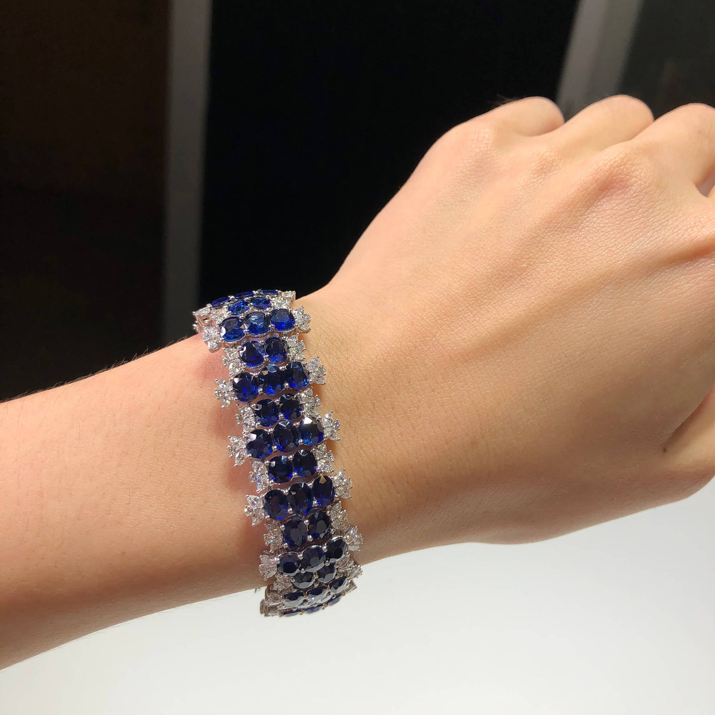 NATURAL VIVID BLUE BURMESE SAPPHIRE BRACELET|34.93 CT. (40.77 CT. TW), G1912280113, UNHEATED