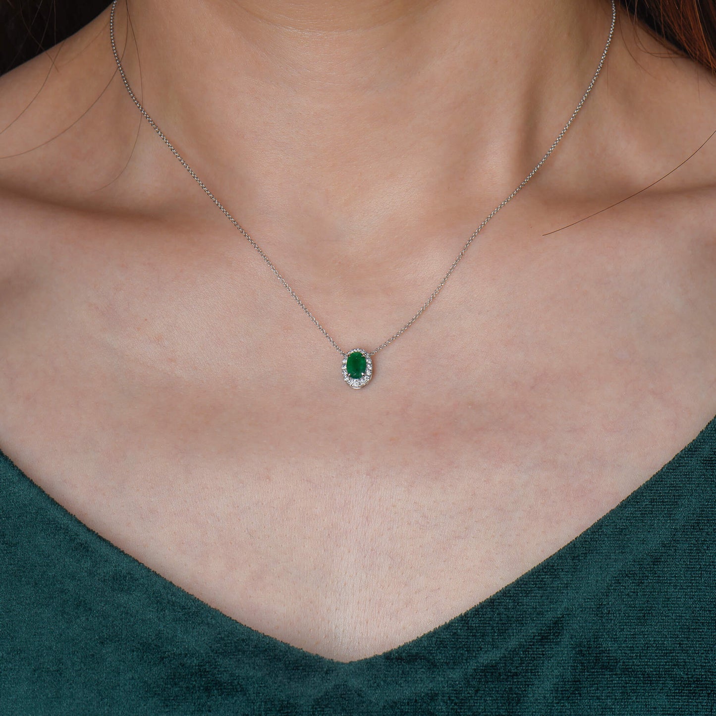 Natural vivid green emerald pendant, 0.61 CT. (0.72 CT. TW), G2112110233