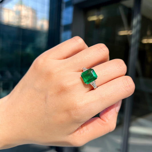 Vivid Green Emerald And Diamond Ring|5.12 Ct. (6.22 Ct. TW), GRS2022-058014