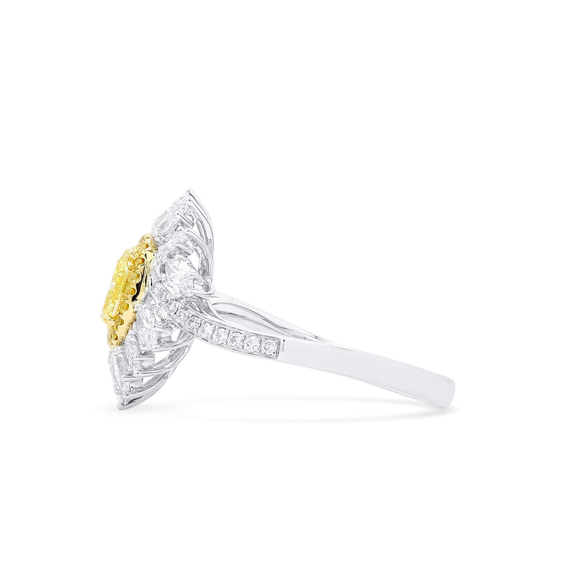 浓彩黄钻戒指，1.95 克拉总重，垫形，GIA 认证