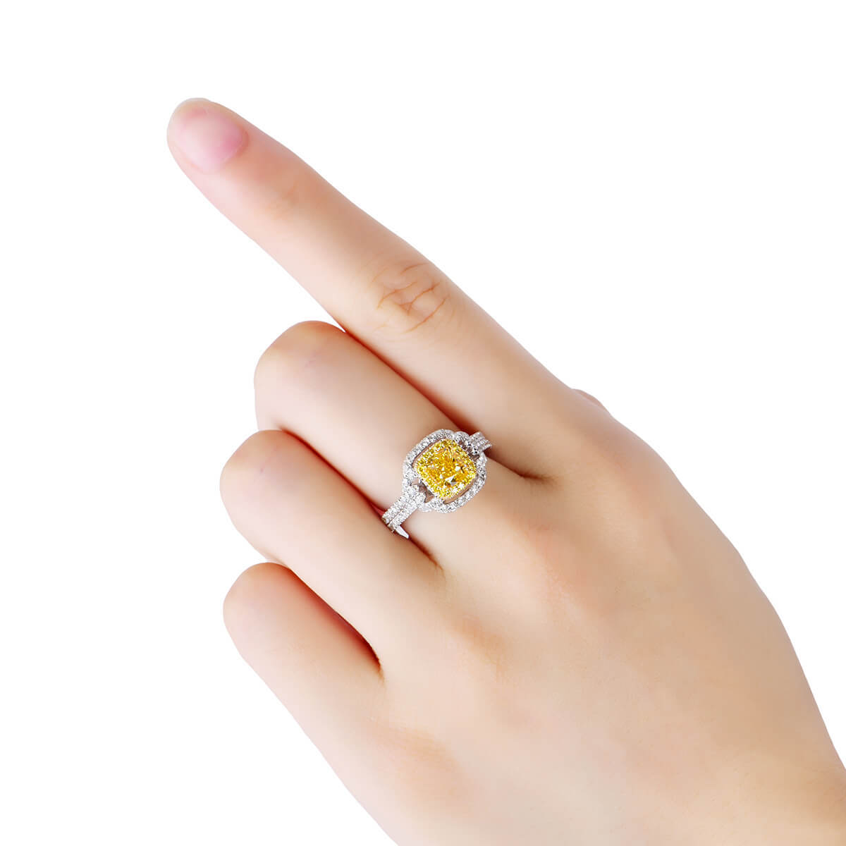 艳彩黄钻戒指，1.82 克拉净重，垫形，GIA 认证