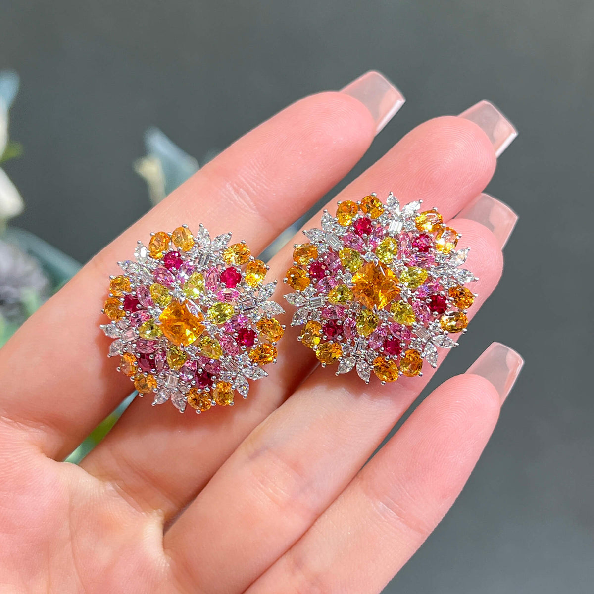 天然混色蓝宝石耳环，总重15.67克拉