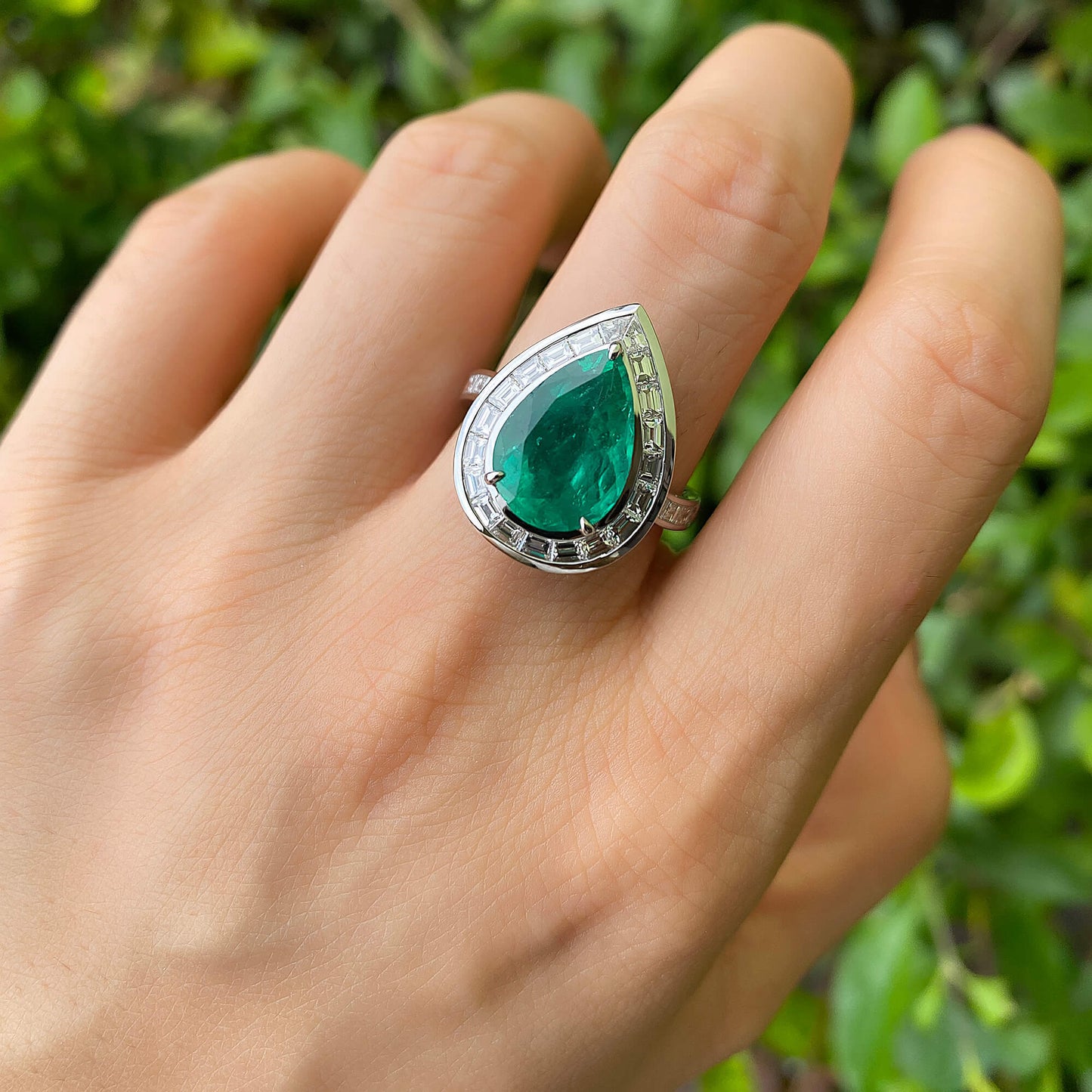 Vivid Green Colombian Emerald And Diamond Ring, 3.40 Ct. (4.57 Ct. TW), GRS2021-038576